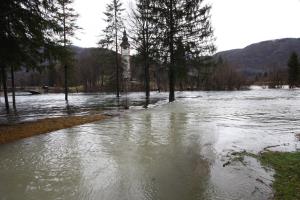 Jezero (avtor fotografije Stane Klemenc)